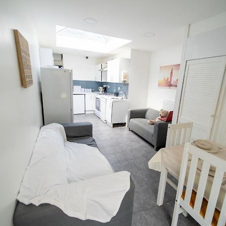 Stay Sa Cosy Equipped Studios Available 10 Mins From The City! Free Wifi &50" Smart Tv'S! Birmingham Kültér fotó