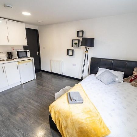 Stay Sa Cosy Equipped Studios Available 10 Mins From The City! Free Wifi &50" Smart Tv'S! Birmingham Kültér fotó