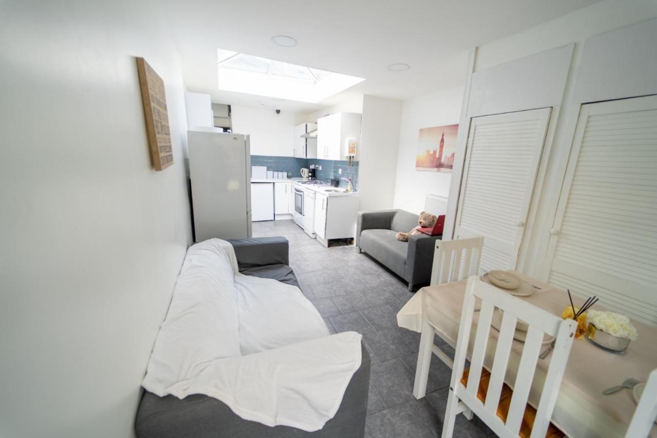 Stay Sa Cosy Equipped Studios Available 10 Mins From The City! Free Wifi &50" Smart Tv'S! Birmingham Kültér fotó