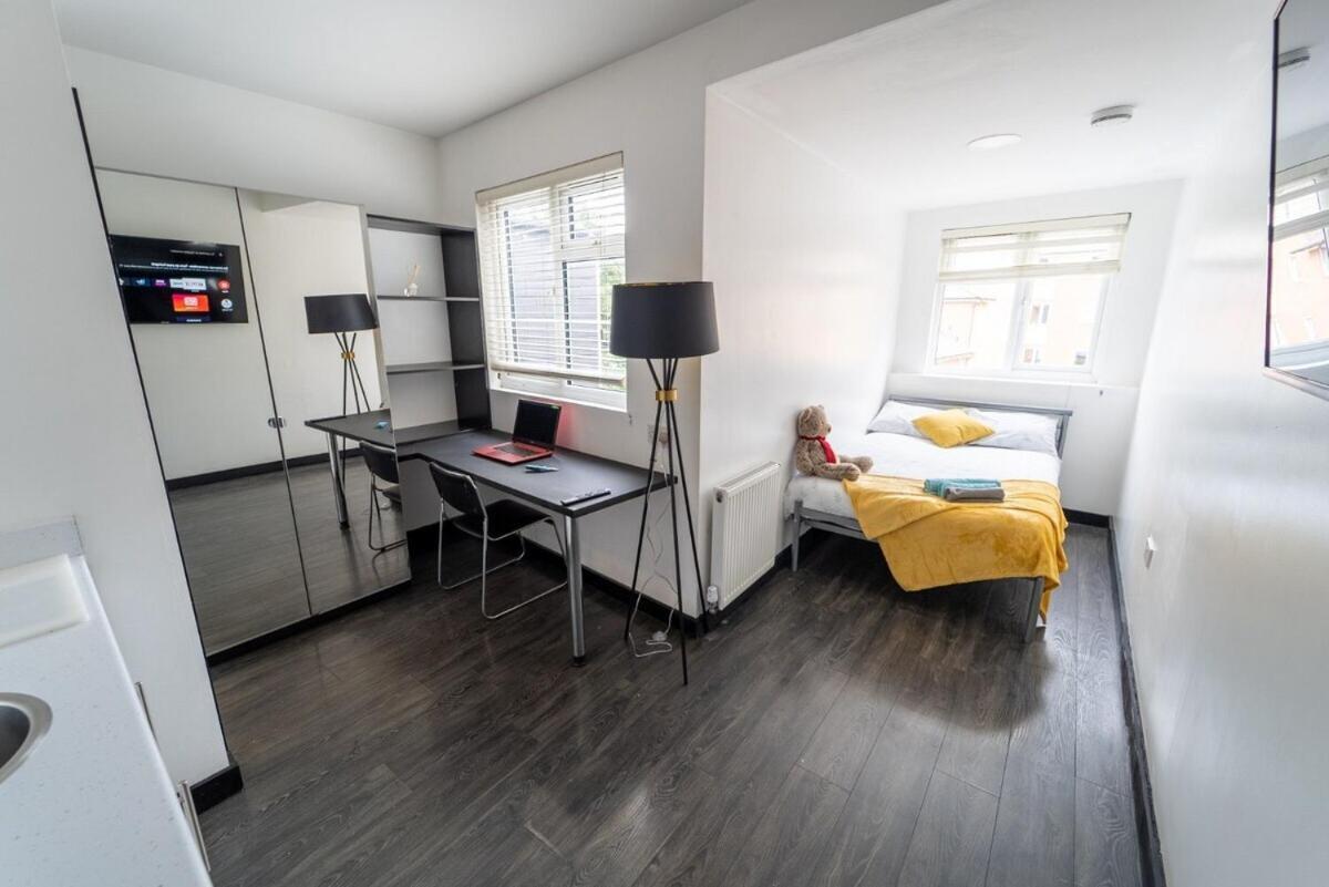 Stay Sa Cosy Equipped Studios Available 10 Mins From The City! Free Wifi &50" Smart Tv'S! Birmingham Szoba fotó