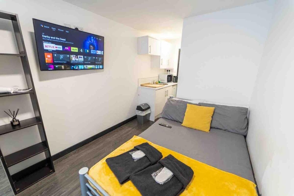 Stay Sa Cosy Equipped Studios Available 10 Mins From The City! Free Wifi &50" Smart Tv'S! Birmingham Kültér fotó